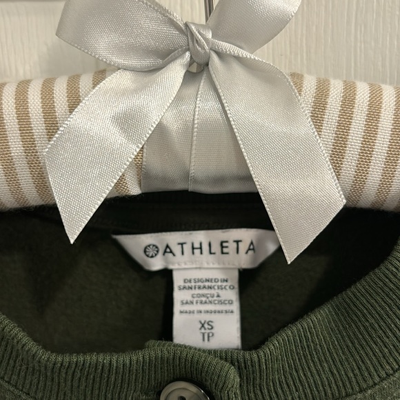 VGUC - Athleta Balance henley sweatshirt. Athleisure comfy Pilates - Picture 2 of 4